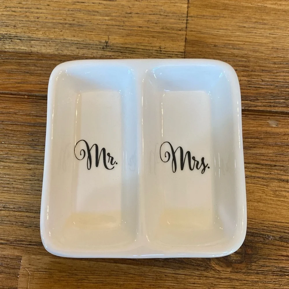 Mr. & Mrs. Ring holders. White with black lettering.